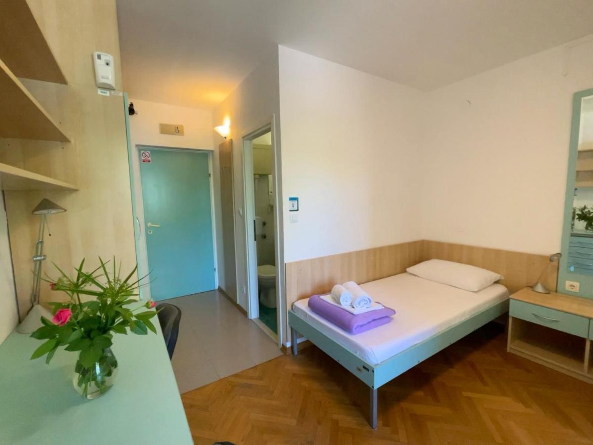 Hostel Spinut Split Exterior photo